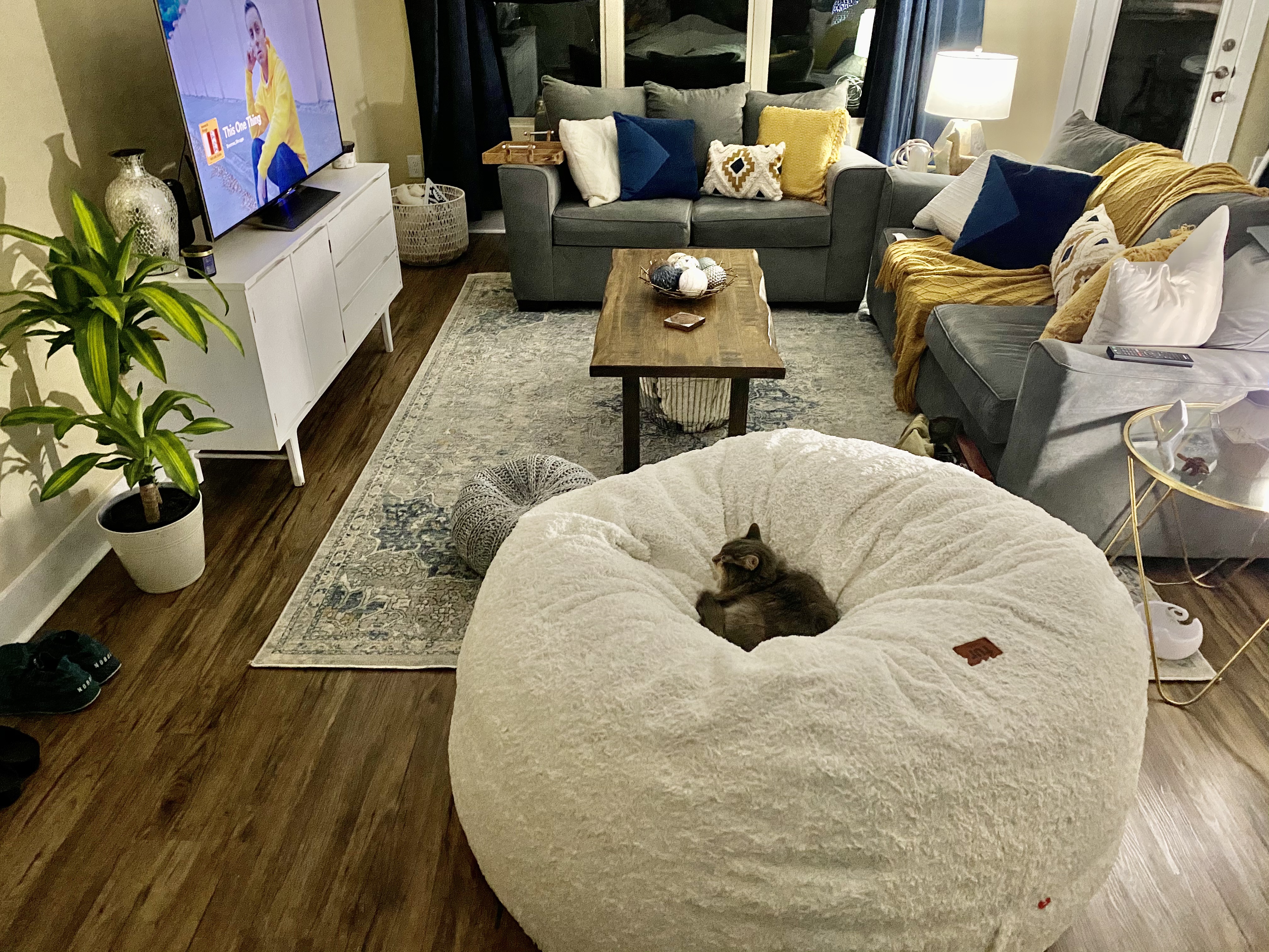 【Furniture】Faux Fur Bean Bag Chair, Convertible Chair Folds from Bean Bag to Bed, As Seen on Shark Tank