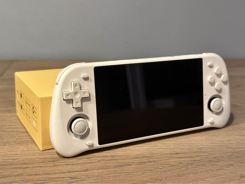 Handheld Retro Gaming Console (29,000+ games)