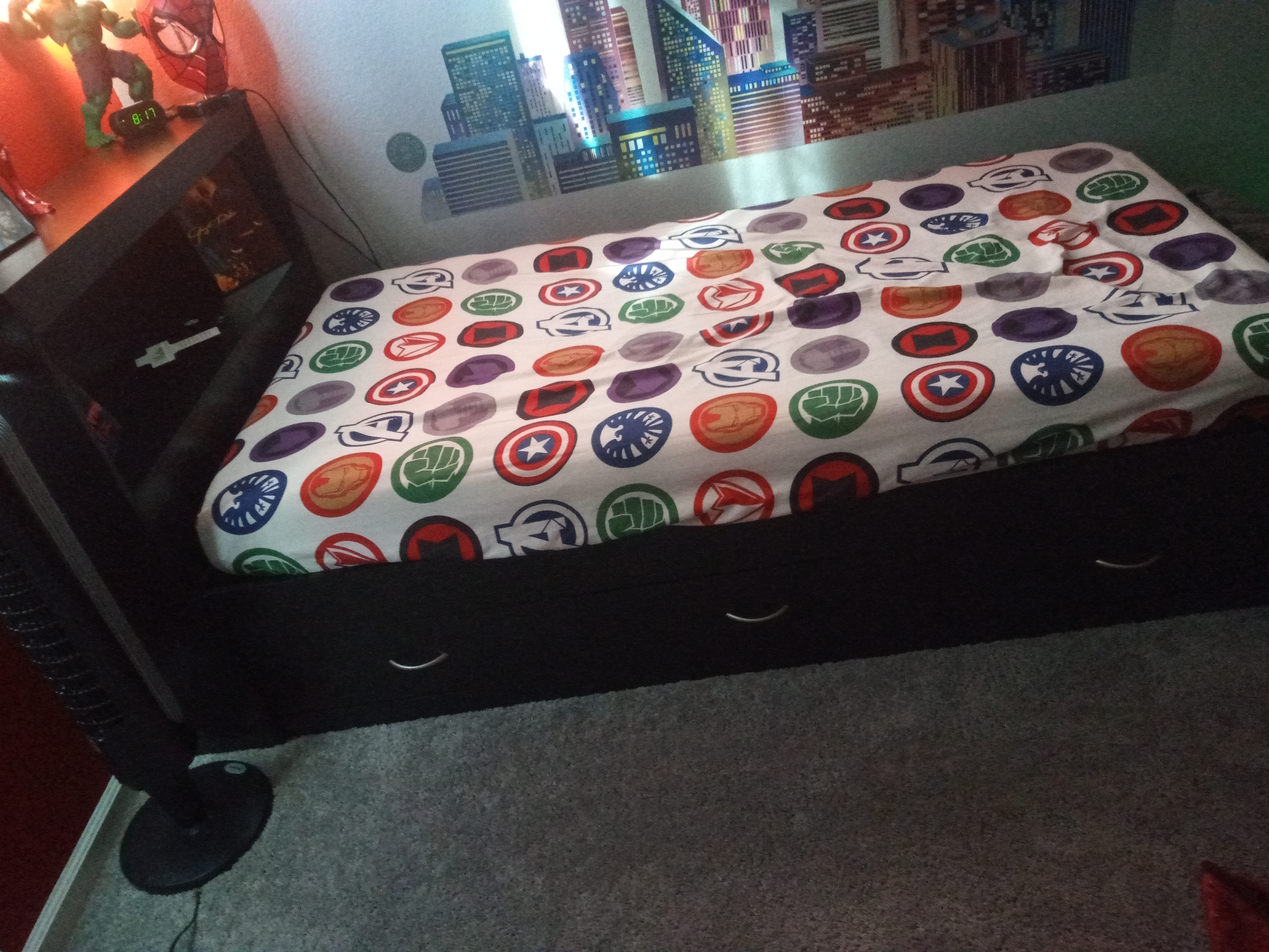 【Furniture】Hodedah Twin-Size Captain Bed with 3-Drawers and Headboard in Black