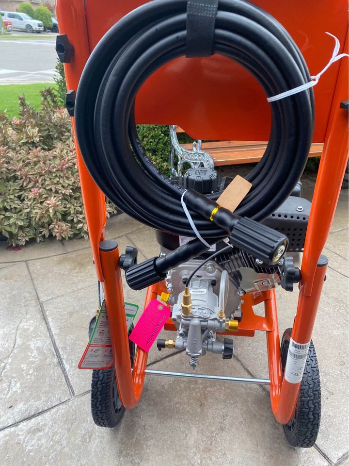 · BRAND NEW - 3200psi Murray Pressure Washer