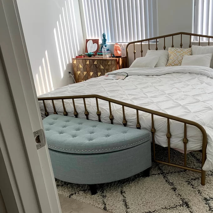 【Furniture】Roxann Upholstered Flip Top Storage Bench