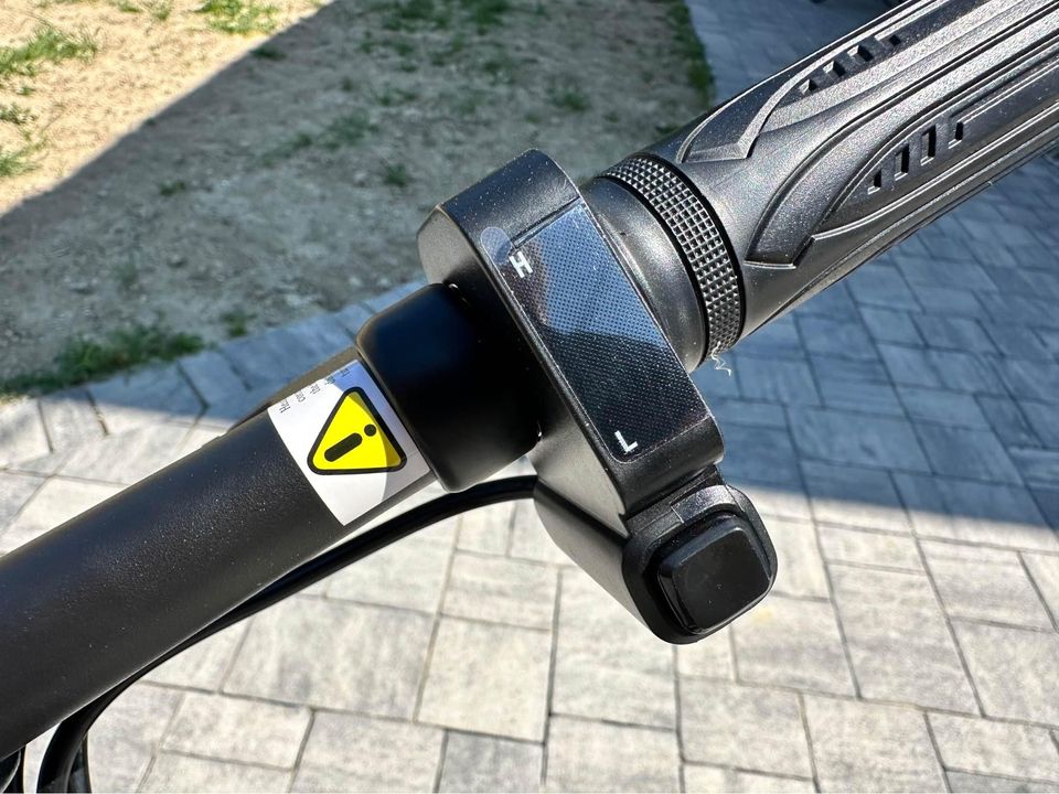 Bicicletta Elettrica Pieghevole, 14 pollici, E-Bike pedalata assistita e acceleratore.